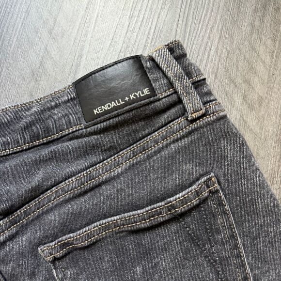 Kendall & Kylie High Rise Drifter Shorts Black Acid Wash - Picture 11 of 15